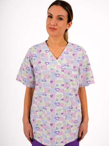 Μπλούζα Νοσηλευτών Με Σχέδιο Μοβ Καρδιές Μπλούζα Νοσηλευτών Με Σχέδιο Μοβ Καρδιές