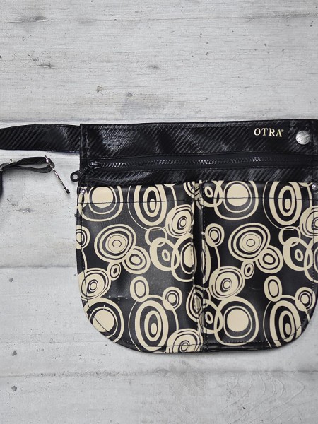 Τσαντάκι Μέσης Οβάλ Μαύρο Με Σχέδιο Τσαντάκι Μέσης Οβάλ Μαύρο Με Σχέδιο